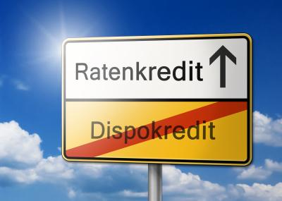Schild: Ratenkredit löst Dispositionskredit ab